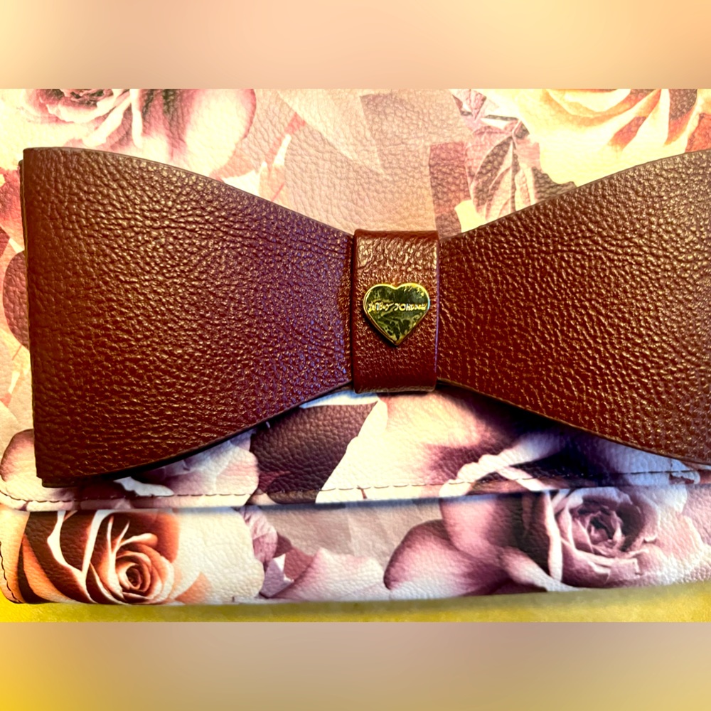 Betsey Johnson floral crossbody purse ~STORE WIDE PRICE REDUCTION~New items here